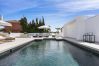 Villa i Marbella - Private Luxury Villa Steps from the beach!