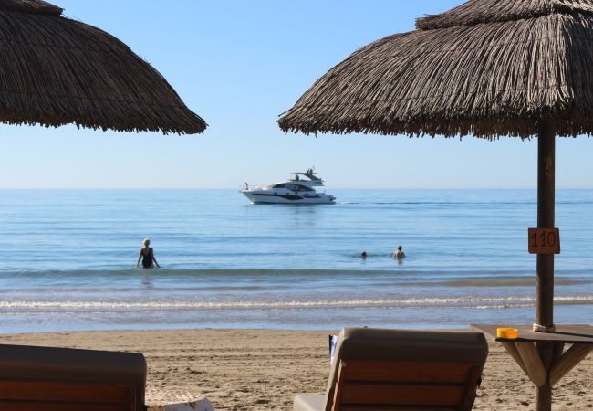 Villa i Marbella - Super Andalusian Villa Near Beach with Heated Pool