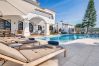 Villa i Marbella - Super Andalusian Villa Near Beach with Heated Pool