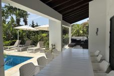 Villa i Marbella - Spacious Family Villa with Pool & Sunny Garden