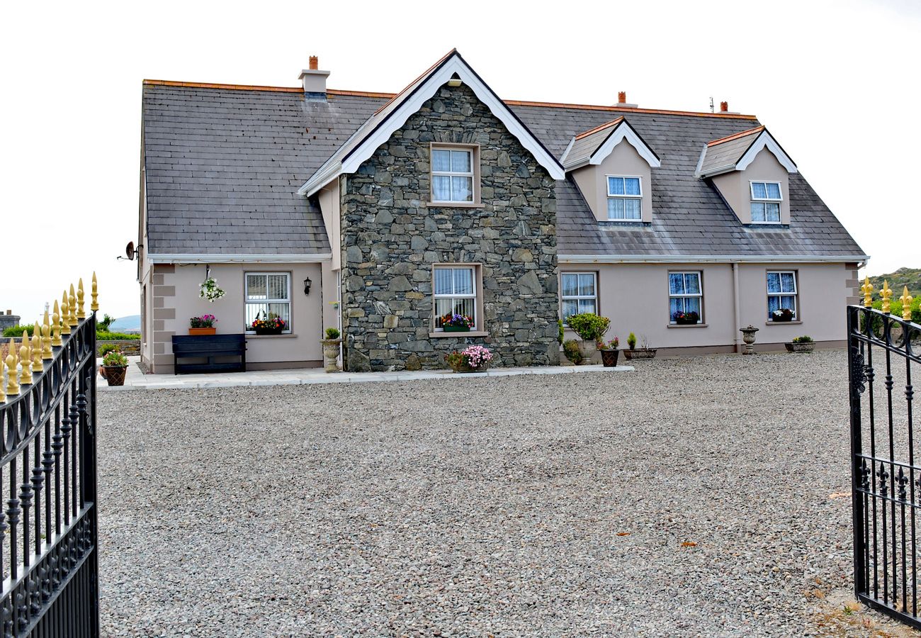 Hus i Ballyconneely - Ballyconneely Holiday Home 8 Bed Ref 206