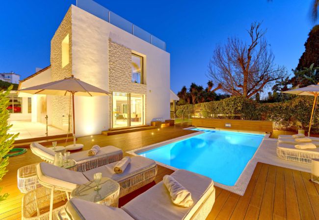Villa i Marbella - Contemporary & Very Spacious Villa Puerto Banus