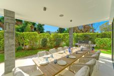 Villa i Marbella - Contemporary & Very Spacious Villa Puerto Banus