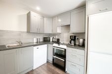 Hus i Clifden - Clifden Town Large Holiday Home Ref 444