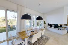Villa in Marbella - Villa near Beach with Pool & Panoramic Views