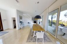 Villa in Marbella - Villa near Beach with Pool & Panoramic Views