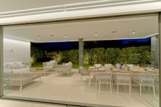Villa in Marbella - Contemporary & Very Spacious Villa Puerto Banus