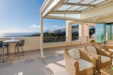 Appartement in Marbella - Luxurious Penthouse with Spa Amenities