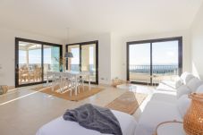 Appartement in Marbella - Luxurious Penthouse with Spa Amenities