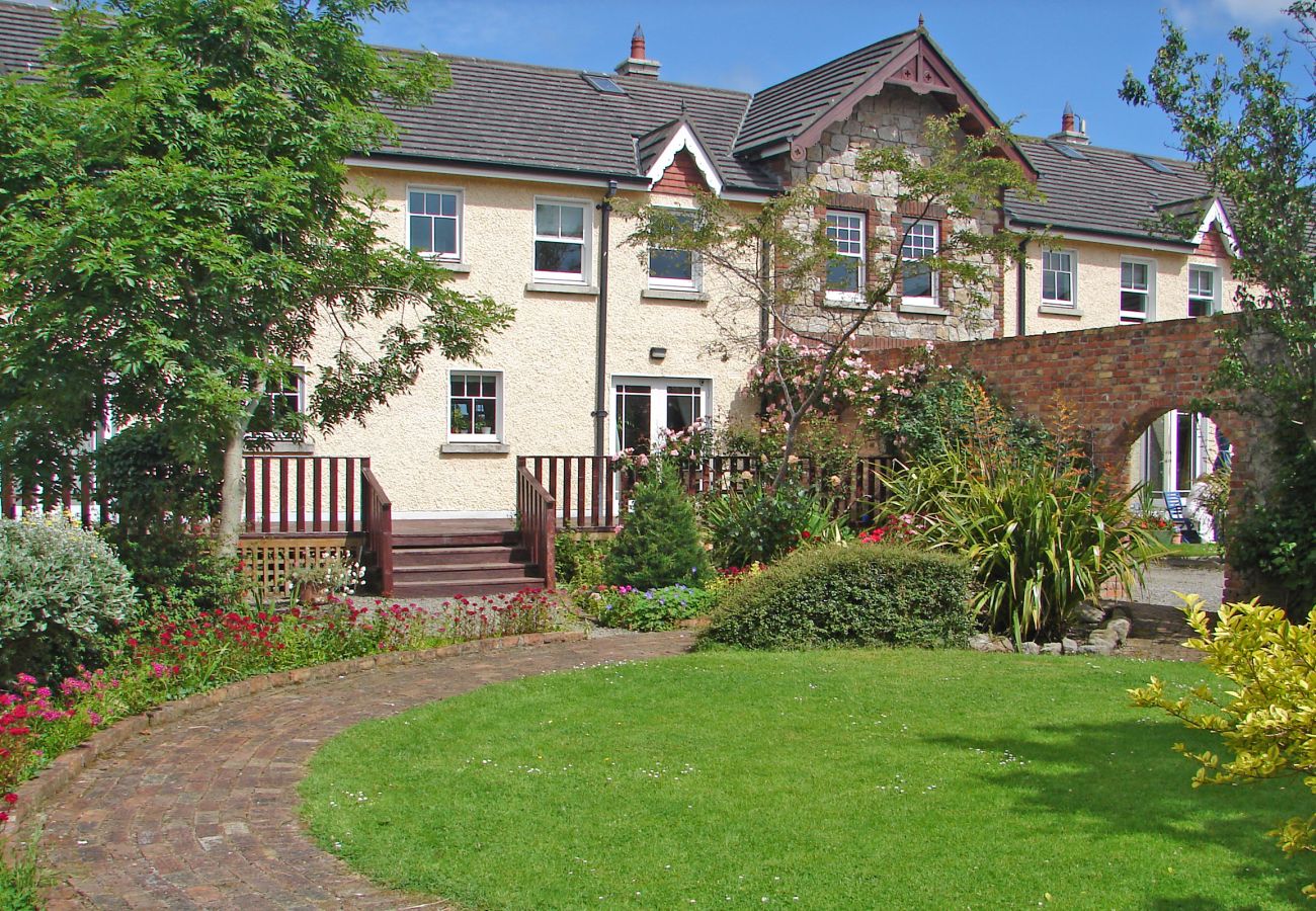 Courtyard Holiday Cottage No. 8, Seaside Holiday Accommodation Available in Bettystown, County Meath Courtyard Holiday Cottage No. 8, Seaside Holiday Accommodation Available in Bettystown, County Meath