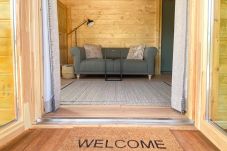Clifden Lake View Holiday Cabin, Clifden, Co. Galway | Coastal Self-Catering Holiday Accommodation Available in Clifden, Connemara, County Galway | Re