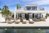 Villa en Marbella - Private Luxury Villa Steps from the beach!