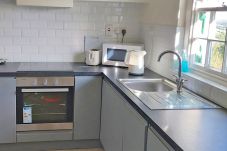 Corofin Lake Cottages (4 Bed), Traditional Holiday Cottages Available Near the Burren in County Clare 