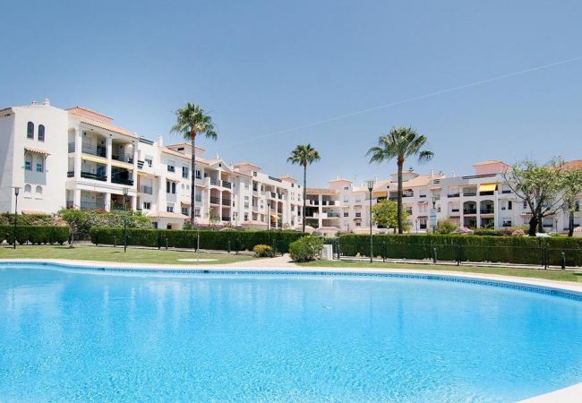 Apartamento en San Pedro de Alcántara - Modern Gated Apartment near Beach & Puerto Banus