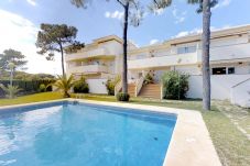 Apartamento en Marbella - Beachside Family Apartment with Direct Pool Access