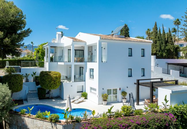 Villa en Marbella - Elegant Villa with sea Views & Pool Marbella