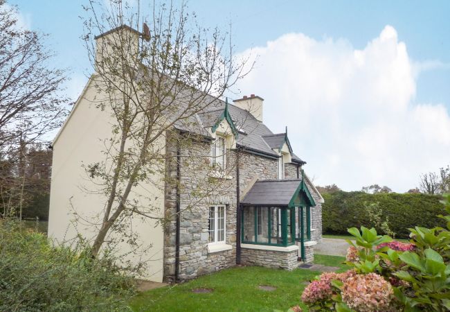 Stone Cottage, Seaside Holiday Accommodation Available in Kenmare County Kerry Stone Cottage, Seaside Holiday Accommodation Available in Kenmare County Kerry