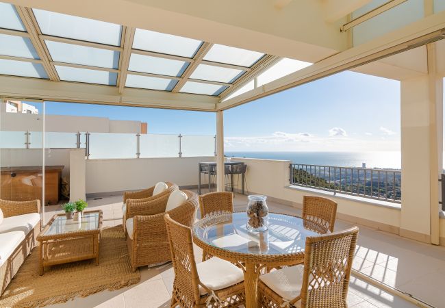 Apartamento en Marbella - Luxurious Penthouse with Spa Amenities