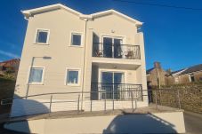 Ballycotton Holiday Apartment No 6, Seaside Holiday Accommodation