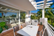 Apartamento en Casares - Modern 2-Bedroom Apartment - Alcazaba Lagoon (411)