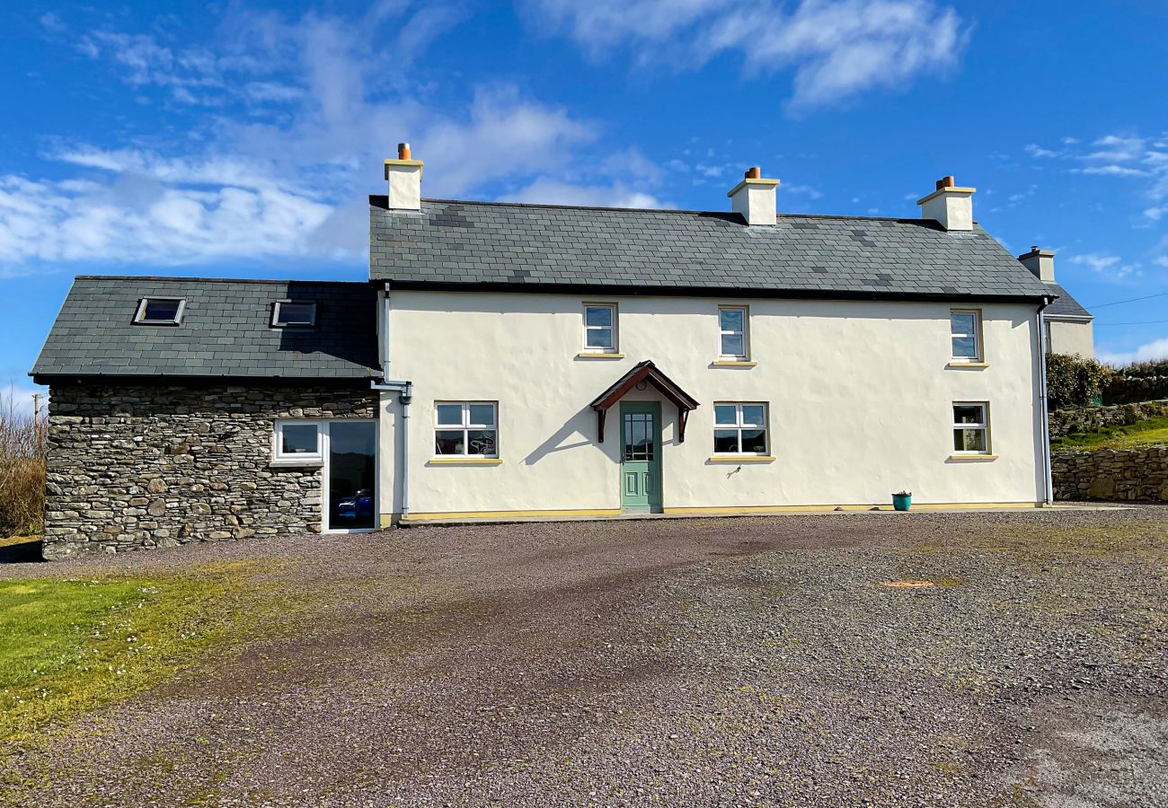  Exterior of Rhea Holiday Home Bantry - pet-friendly accommodation in County Cork, Ireland