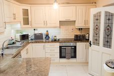 Passage East Co Waterford. Family Holiday home close to Ferry. Modern kitchen bright kitchen.