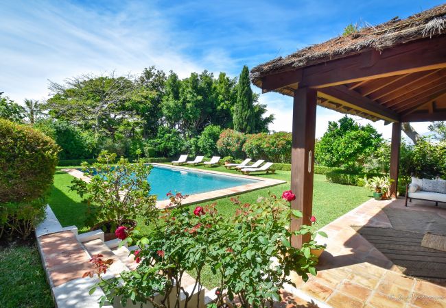 villa à Marbella - A Real Oasis in  Colonial style