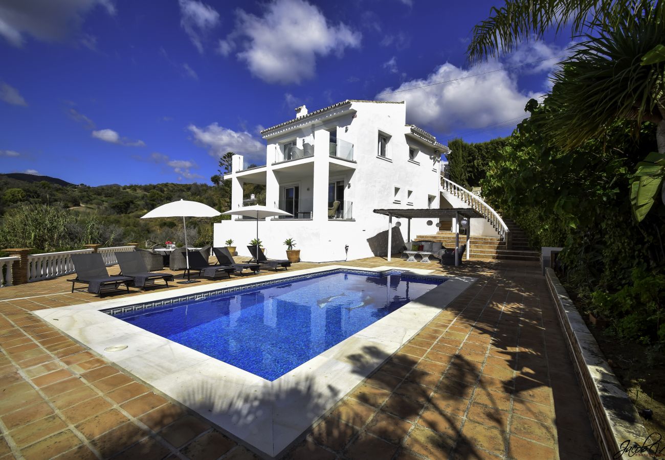 Villa à Marbella - Tranquil Villa with Sea Views & Heated Pool!