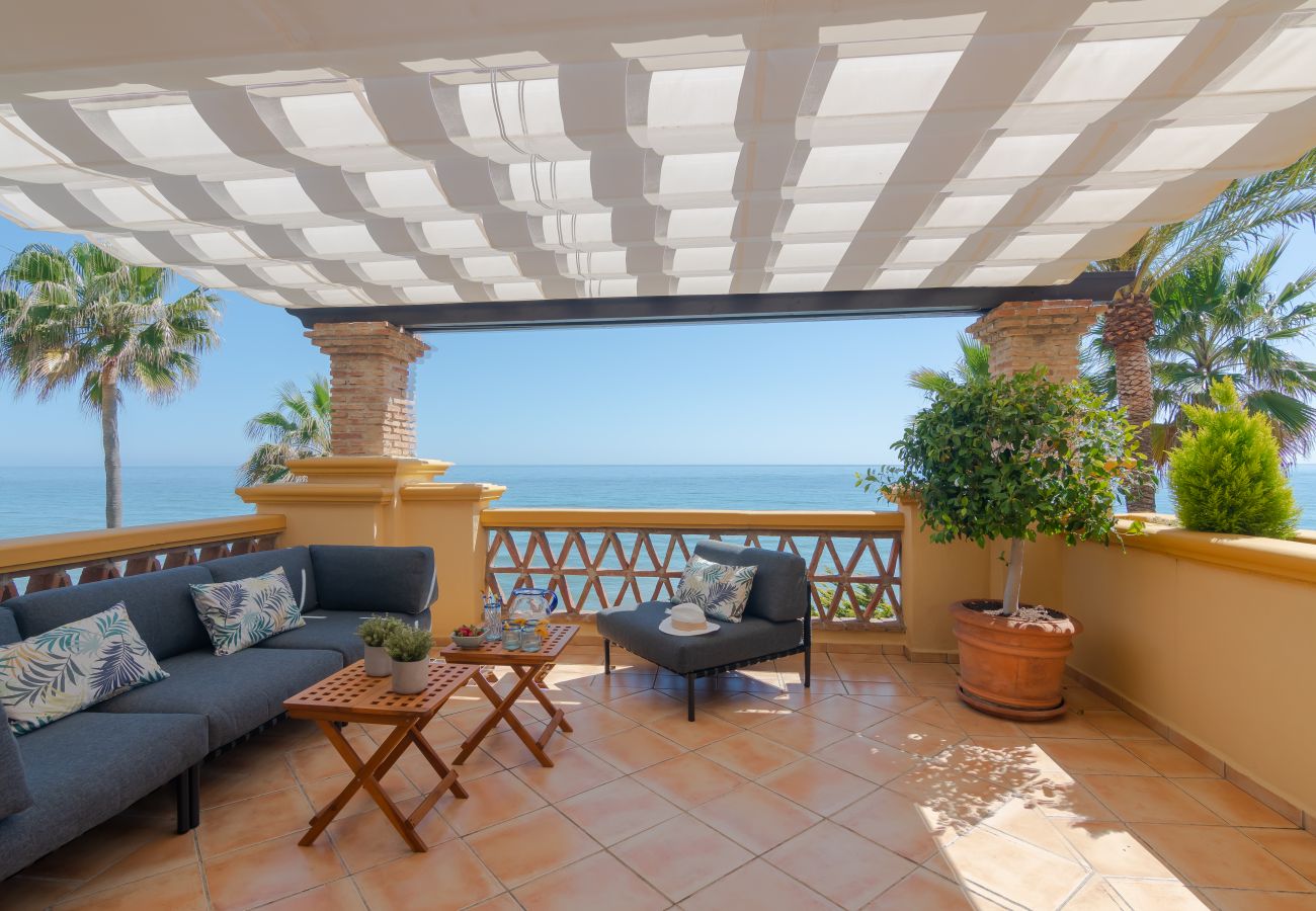 Appartement à Marbella - Superb Front Line Location, Sea View- Heated Pool