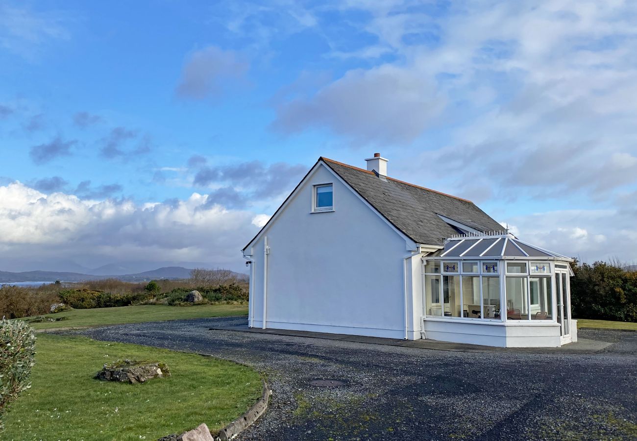 Glynsk Holiday Home with conservatory. Stunning views of Cashel Bay. Connemara landscape.