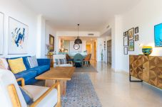 Apartment in Benahavís - 3-Bedroom Apartment with Sea & Mountain Views