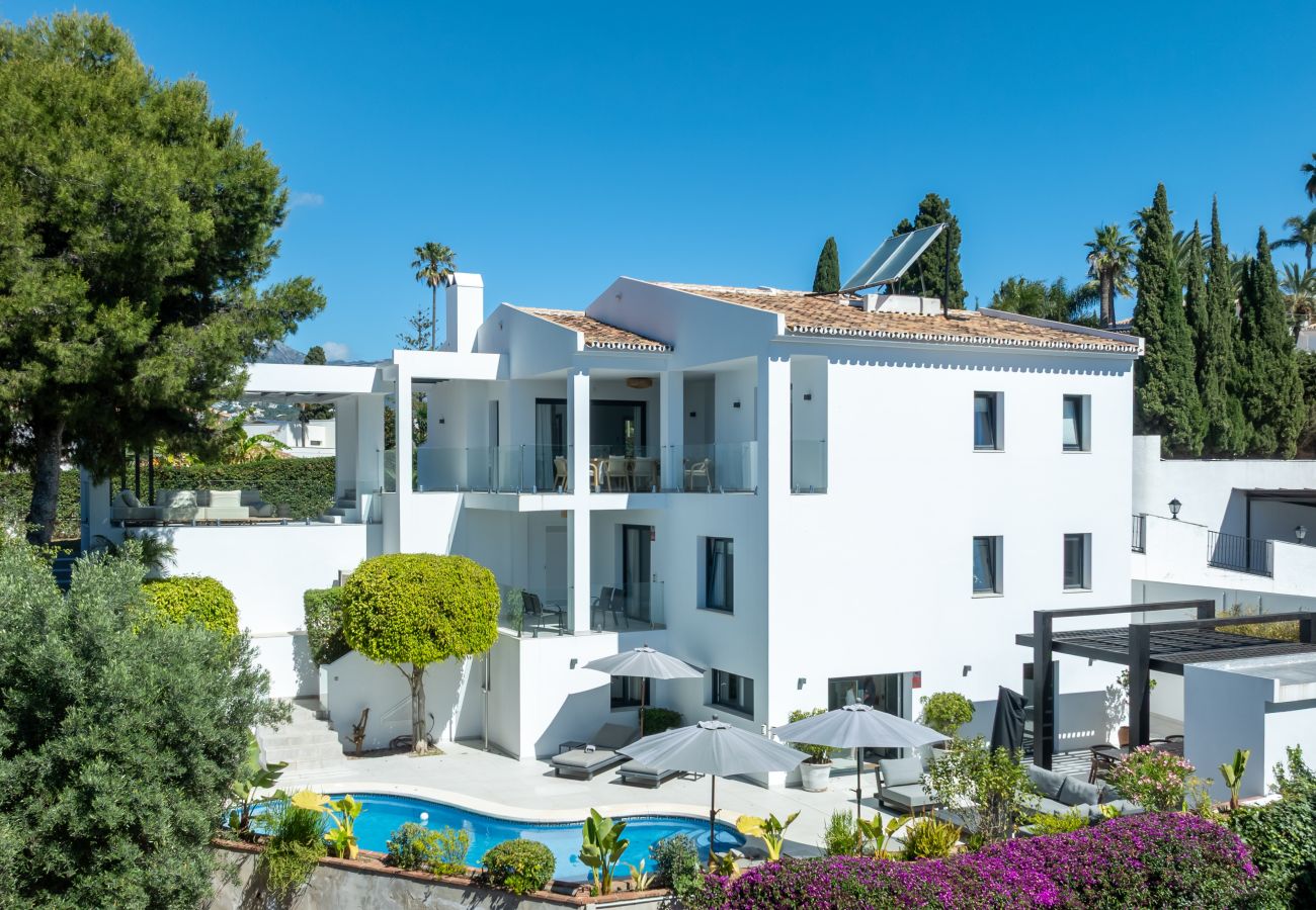 Modern luxury villa with pool, BBQ and terraces in Marbella East