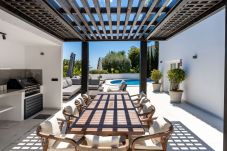 Villa in Marbella - Elegant Villa with sea Views & Pool Marbella