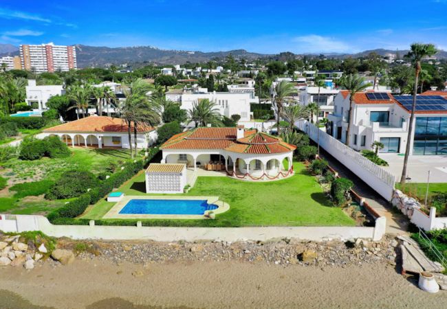 Villa/Dettached house in Marbella - 1100 - BEACH FRONT VILLA