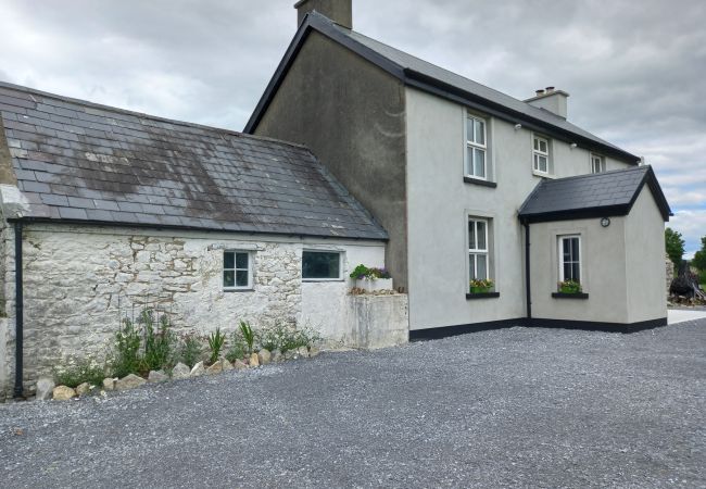 Rowan House, Pretty Secluded Holiday Accommodation near Castleisland, County Kerry Rowan House, Pretty Secluded Holiday Accommodation near Castleisland, County Kerry