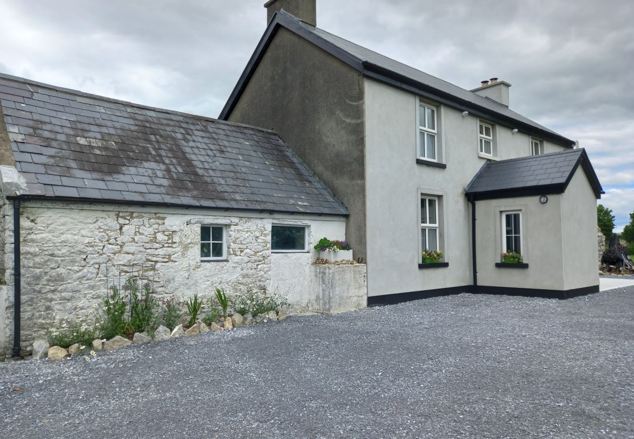 Rowan House, Pretty Secluded Holiday Accommodation near Castleisland, County Kerry Rowan House, Pretty Secluded Holiday Accommodation near Castleisland, County Kerry