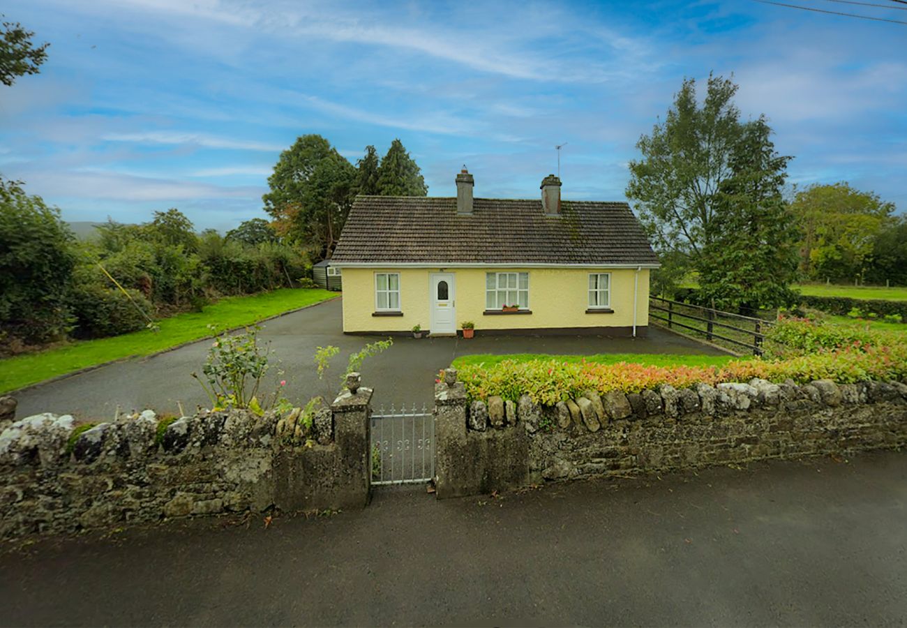 Primrose Cottage, Charming Holiday Accommodation Available near Birr in County Offaly Primrose Cottage, Charming Holiday Accommodation Available near Birr in County Offaly