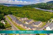 Lakeside Holiday Homes, Large Modern Water Side Holiday Accommodation in Killaloe County Clare