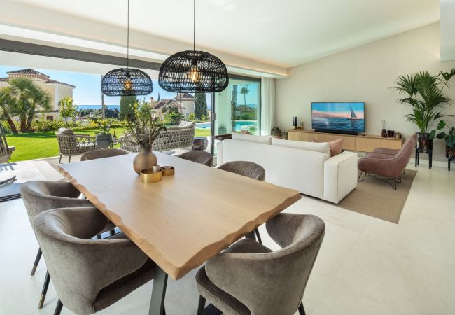 Villa/Dettached house in Marbella - Luxury Villa with High Security, Pool & Jacuzzi