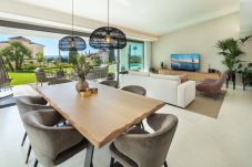 Villa in Marbella - Luxury Villa with High Security, Pool & Jacuzzi