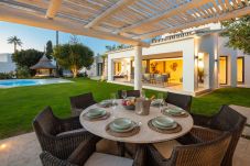 Villa in Marbella - Luxury Villa with High Security, Pool & Jacuzzi