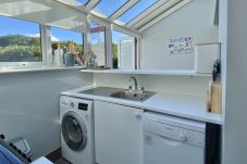 Clifden Glen Holiday Village No 58. Compact kitchen with all facilities.