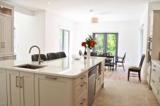 Lough Conn Haven Holiday Home. Modern open plan kitchen and diner. All mod cons, contemporary design.