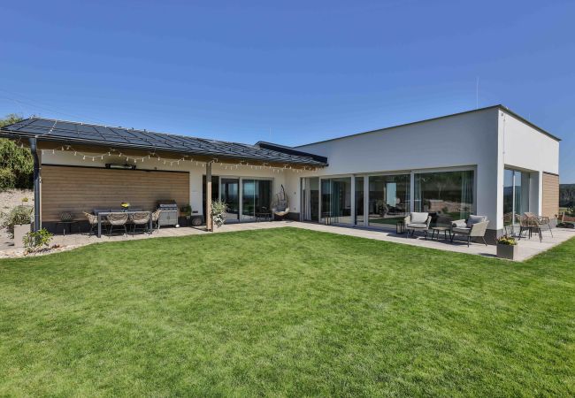 Villa/Dettached house in Žernov - Ceska Skalice HZK470