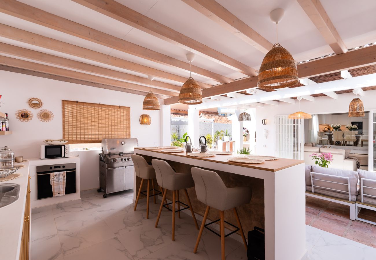 Villa in Marbella - Stylish beach side villa near best sandy beach